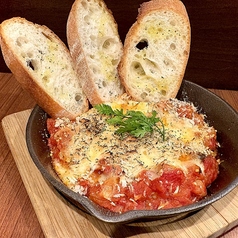 イタリア風豚もつのトマトチーズ焼き