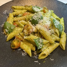 バジルトマトソース　ペンネ