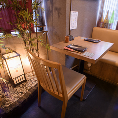 2名様でゆったりできるテーブル席も◎