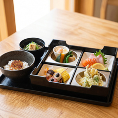 Foods bar 栞屋のおすすめランチ1