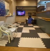 お子様連れのお客様にもゆっくりとお食事をお楽しみいただけるよう、キッズルームを完備しております。ご家族の夕食や、ママ友とのお集まりも安心です。全員が笑顔で過ごせる、優しい空間づくりを心掛けております◎