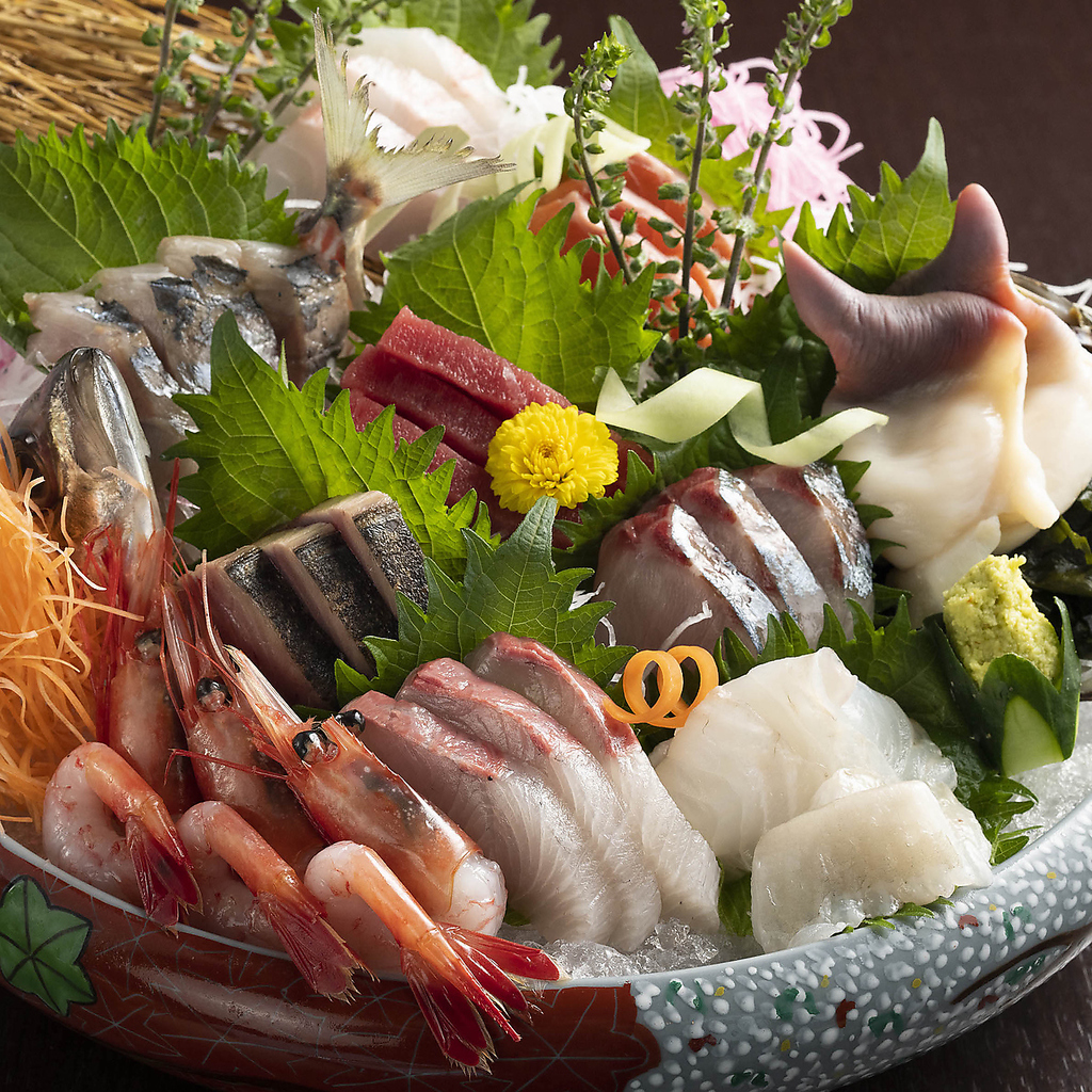 漁港直送の美味しい刺身は新鮮そのもの、宴会や接待には最適です。