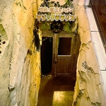 地下への階段を下り、扉を開けた瞬間、あなたも魔法の世界の住人に。