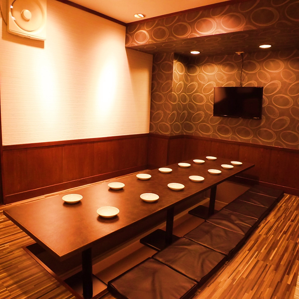 全席個室でテレビモニター・DVDプレイヤー付き！15名個室は隣のお部屋と繋げて最大25名様までOK！