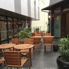 掘りごたつではなく靴を履いたままご利用いただけるテーブル席です。