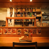 臨場感あふれるカウンター席で愉しめる