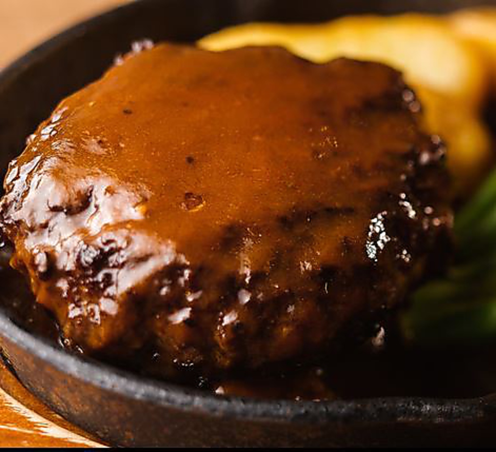 店内手ごねの黒毛牛ハンバーグ　お子様にも大人気！