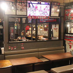 2名様から最大12名様まで、少人数からグループまで幅広くご利用いただけるテーブル席です♪お席によっては、店内に設置されたTVでカープ戦を観戦しながらお食事が楽しめます!おいしいお好み焼を味わいながら、仲間たちと野球観戦で盛り上がりたい時にぴったりです。