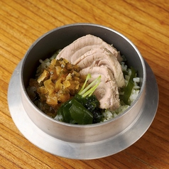 まぐろと大トロハラモのねぶた漬けの釜飯