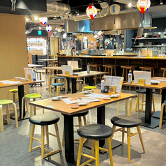 最大200名様前後での貸切ができる、広々とした空間！同僚や友人との飲み会、会社宴会など幅広いシーンでご利用頂けます。