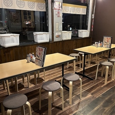 最大14名様でご利用頂けるテーブルタイプのお席です