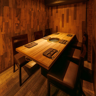 木の温もり感じる広々としたお席で上質な焼肉をご堪能◎