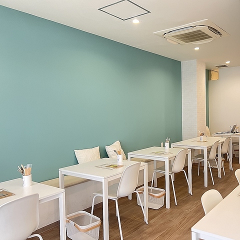 ランチタイムはワンプレート、カフェタイムは写真映え空間でまったり♪