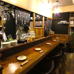 ライブ感のあるカウンターは全7席。おひとり様のちょい飲みはもちろん、ご友人同士で料理とお酒をたしなむ時間を満喫するのも◎また、ご夫婦やカップルの大人デートにもぴったりなお席です♪店主の魅せる繊細な調理風景や、出来たてのお料理の香りが食欲そそる人気の特等席で、心打たれる感動的な一夜をお過ごしください。