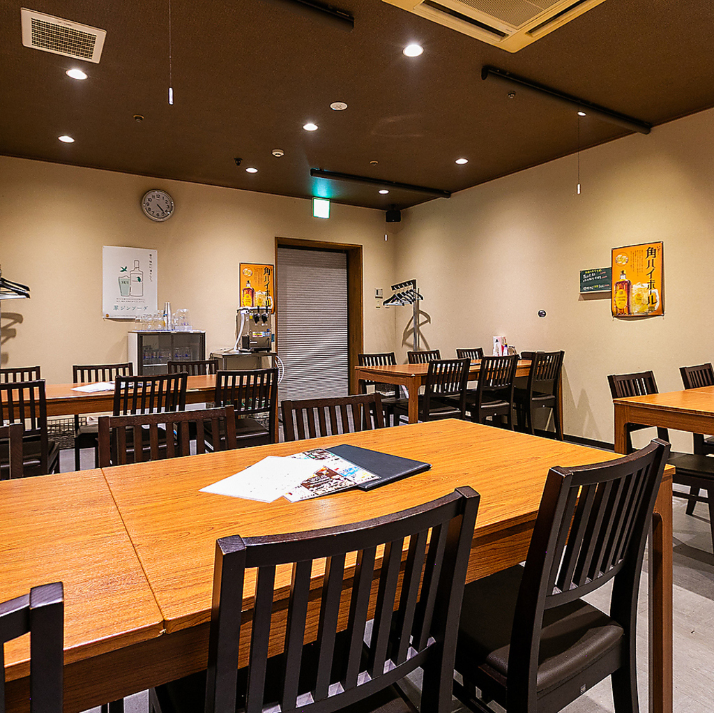 ≪明るく広々とした店内≫大人数でのご宴会は最大30名様まで対応いたします！グループでのお食事も◎