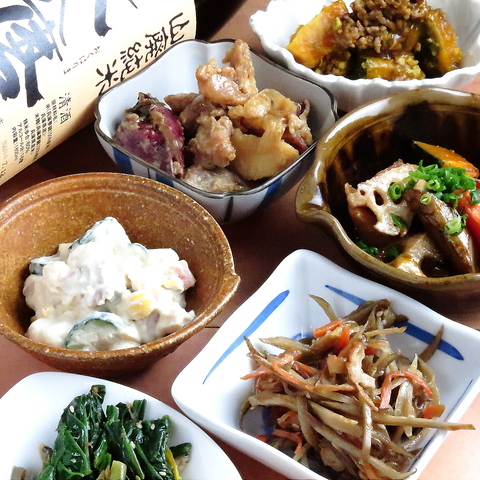 姫路駅近の好立地！遅い時間も当店の豊富なお酒と料理が自慢のお店