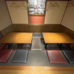 【4～8名様向け】ゆっくりとお過ごしいただける掘りごたつになっています。名物「正直塩つくね」「無敵ハツユッケ」や、鶏料理を多数ご用意しております。