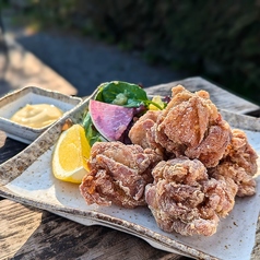 3種のハーブ薫る鶏の唐揚げ