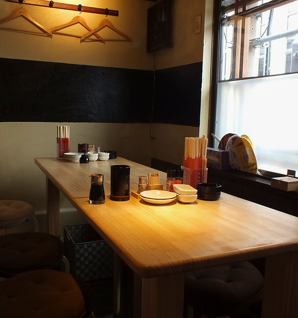 落ち着いた雰囲気の店内でゆっくりとした時間を楽しむ