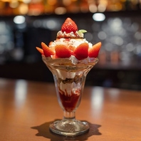 豊富なお酒とフードで至福のひとときをお楽しみください