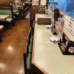 お1人様利用に便利なカウンター席ございます。