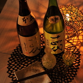 大人の隠れ家で旨い酒と旨い飯を。日本各地の日本酒を常時30種程度ご用意しております。飲み放題付きの宴会コースに+1000円で日本酒の飲み放題をお付けすることができます。【梅田　海鮮　日本酒　個室　宴会　飲み放題　しゃぶしゃぶ　鍋　誕生日　貸切】