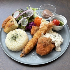 海老とサーモンフライのプレート