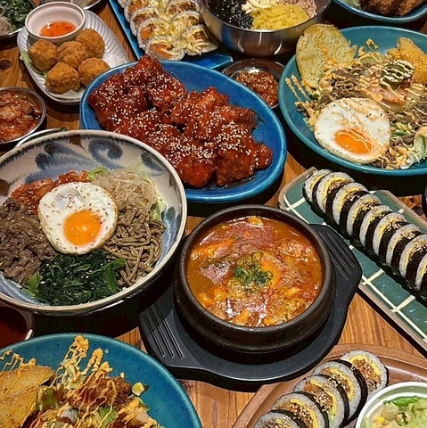 居酒屋風の雰囲気で楽しむ本格韓国料理。地元や観光客も気軽に立ち寄れます！