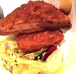 日替わりの単品料理もあります。店内にチェック