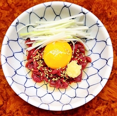 広々としたテーブル席は、ご家族やご友人とワイワイ楽しみたいときに最適です。5卓ご用意しており、グループでのご利用にも便利です。美味しいお肉をみんなで囲んで、楽しいひとときをお過ごしください♪