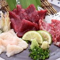 海鮮はもちろん、お肉料理も充実！熊本から直送している馬刺しは格別！お酒との相性も抜群です。