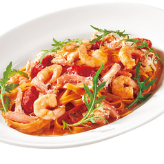 紅ズワイガニと海老の トマトクリーム フェットチーネ