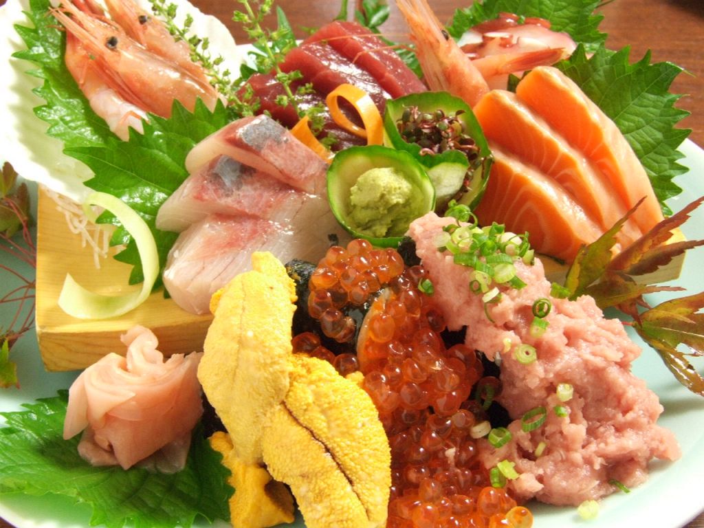 産地直送の新鮮な海の幸をふんだんに使った海鮮料理。味・価格・量、どれをとっても納得です。