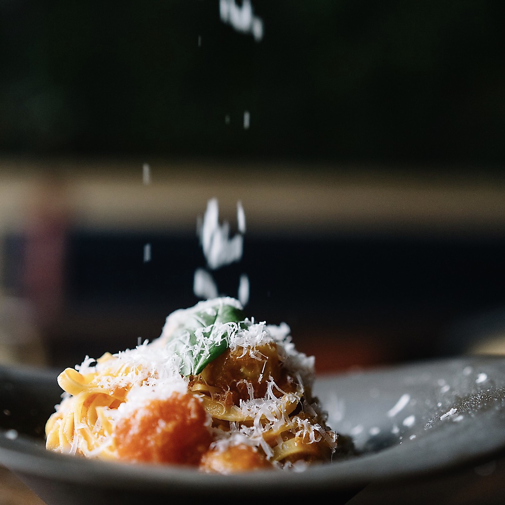 実際に畑をまわり、味を見て仕入れたこだわりの食材で勝負します♪