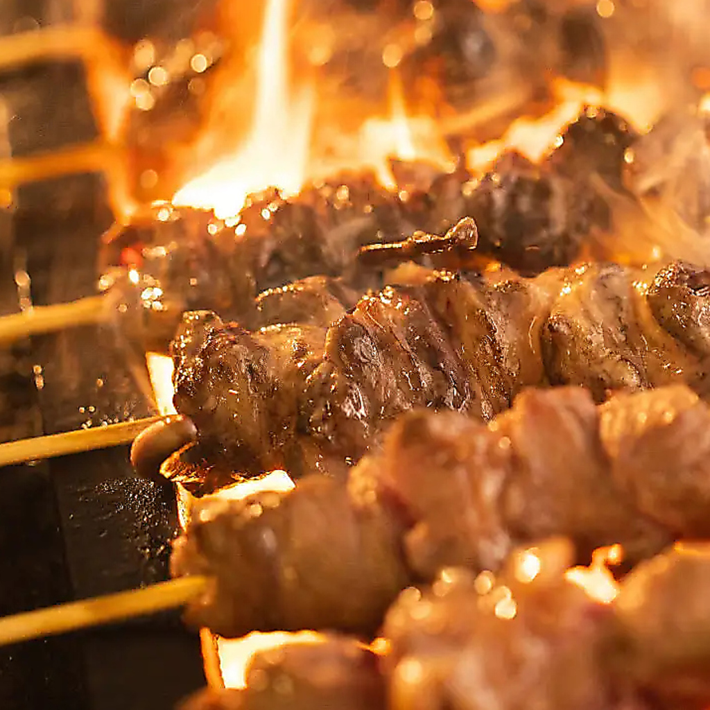 備長炭でじっくりと焼き上げ、旨みを肉にギュッと閉じ込めた逸品
