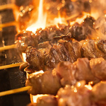 備長炭でじっくりと焼き上げ、旨みを肉にギュッと閉じ込めた逸品