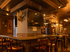 店舗入り口側、奥側どちらにもモニターを完備しております。