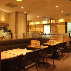 【新宿 西口】【駅徒歩1分】飲み会や女子会やママ会など様々なシーンに応じてレイアウトの変更が可能です。その他ご要望がある際は店舗までお気軽にご相談いただけますとご対応させていただきます。
