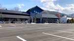 須坂長野東ICの近くにあり、広大な駐車場がございます