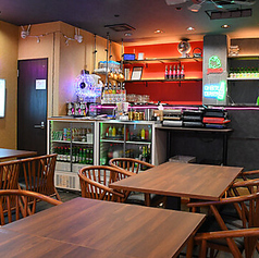 ゆったりとしたテーブル席をご準備しております。