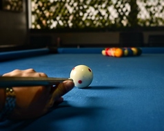 MOJO Bar&Lounge 【ビリヤード&カラオケ無料】那覇 久茂地 の雰囲気1