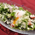 料理メニュー写真 シーザーサラダ　温玉のせ