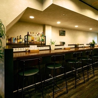 ごゆっくりお食事を楽しめるカウンター席はお一人様も◎