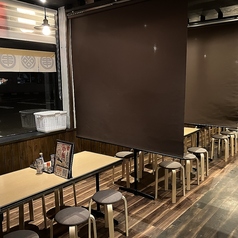 団体様はもちろん、ロールカーテンで仕切れるので個室感覚のお席になっております。6名様から24名様まで幅広くご利用頂けます。