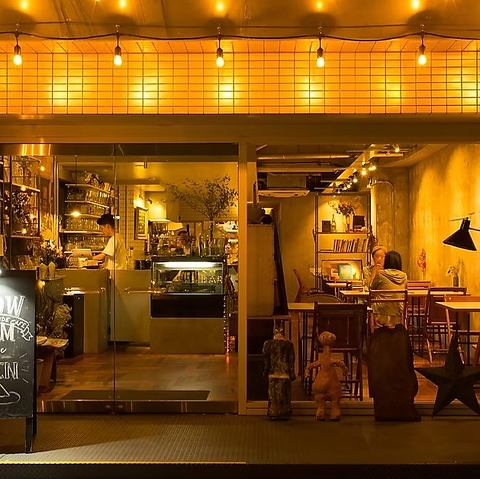 お洒落な空間で店主こだわりの料理や厳選したクラフトジンを満喫できるお店です♪