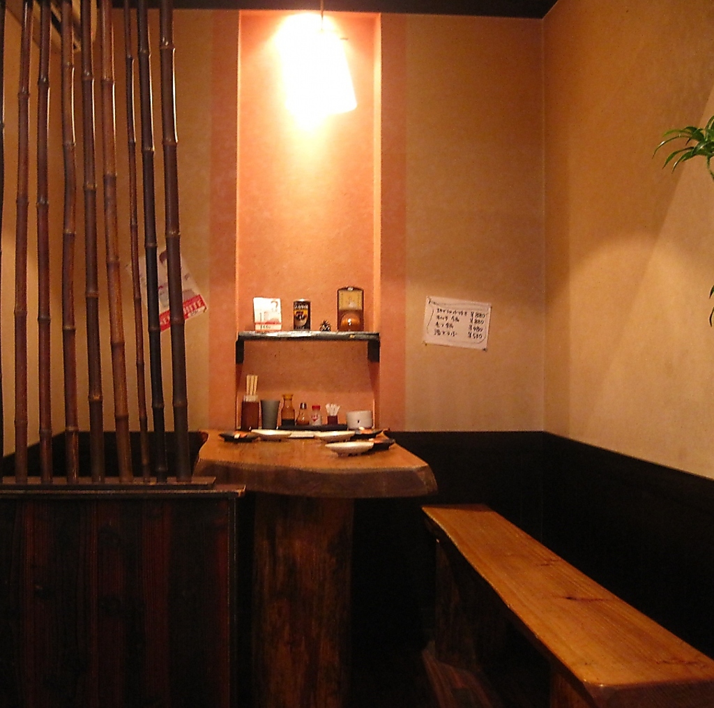 木を基調とした上質な空間は大切な方とのデートや女子会などにもぴったり♪ゆったりとお寛ぎ下さい。