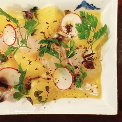 真鯛と新甘夏と黒七味のカルパッチョ