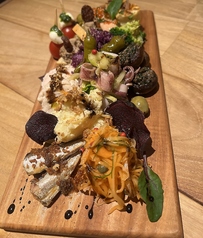 多種類のお料理を少しずつたくさん。。