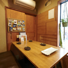 【1F】3名テーブル席1卓ございます♪デートや女子会、少人数のお食事にご利用ください◆