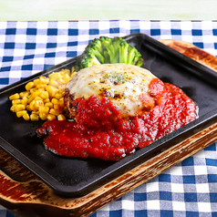 【鉄板グリル】大判チーズハンバーグの鉄板ステーキ　自家製トマトソース